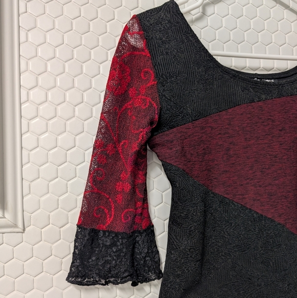 Metamorphose Lace Patch Top - Picture 6 of 10